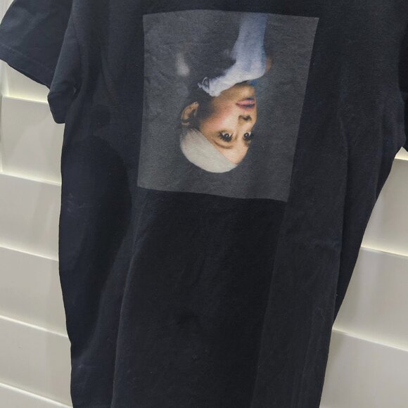Ariana Grande Sweetener World Tour Concert T-Shirt - Size Small - Black - Picture 1 of 8